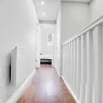 7 Bedroom, 3 Bathrooms, Garden, 20 Mins To Centre