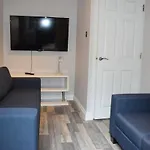 7 Bedroom, 3 Bathrooms, Garden, 20 Mins To Centre