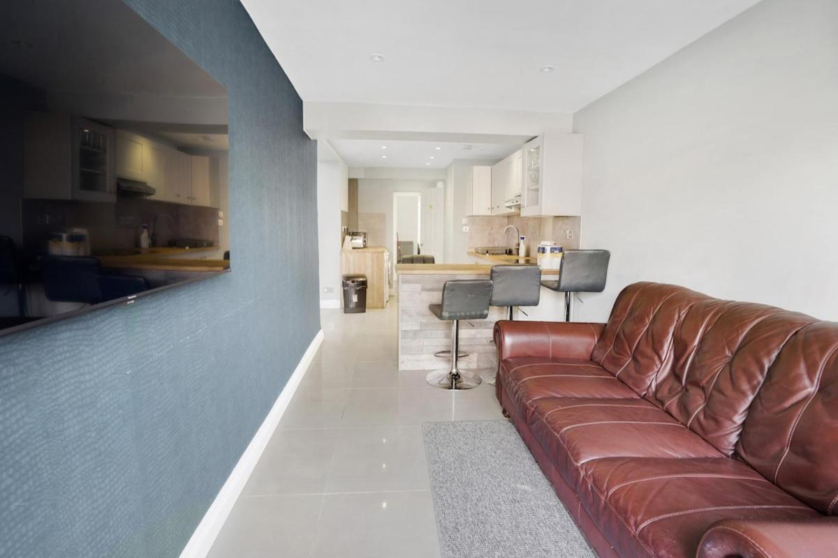 Appartamento 7 Bedroom, 3 Bathrooms, Garden, 20 Mins To Centre Londra