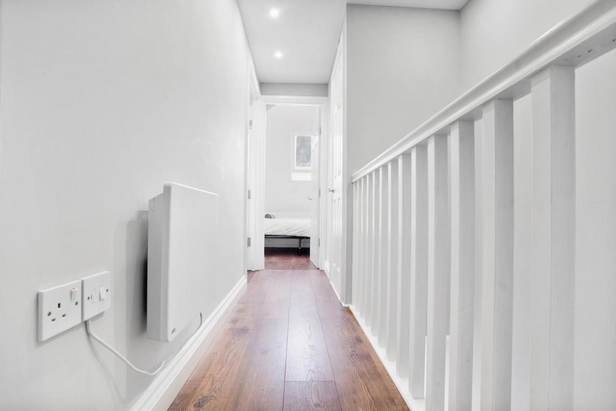 Appartamento 7 Bedroom, 3 Bathrooms, Garden, 20 Mins To Centre