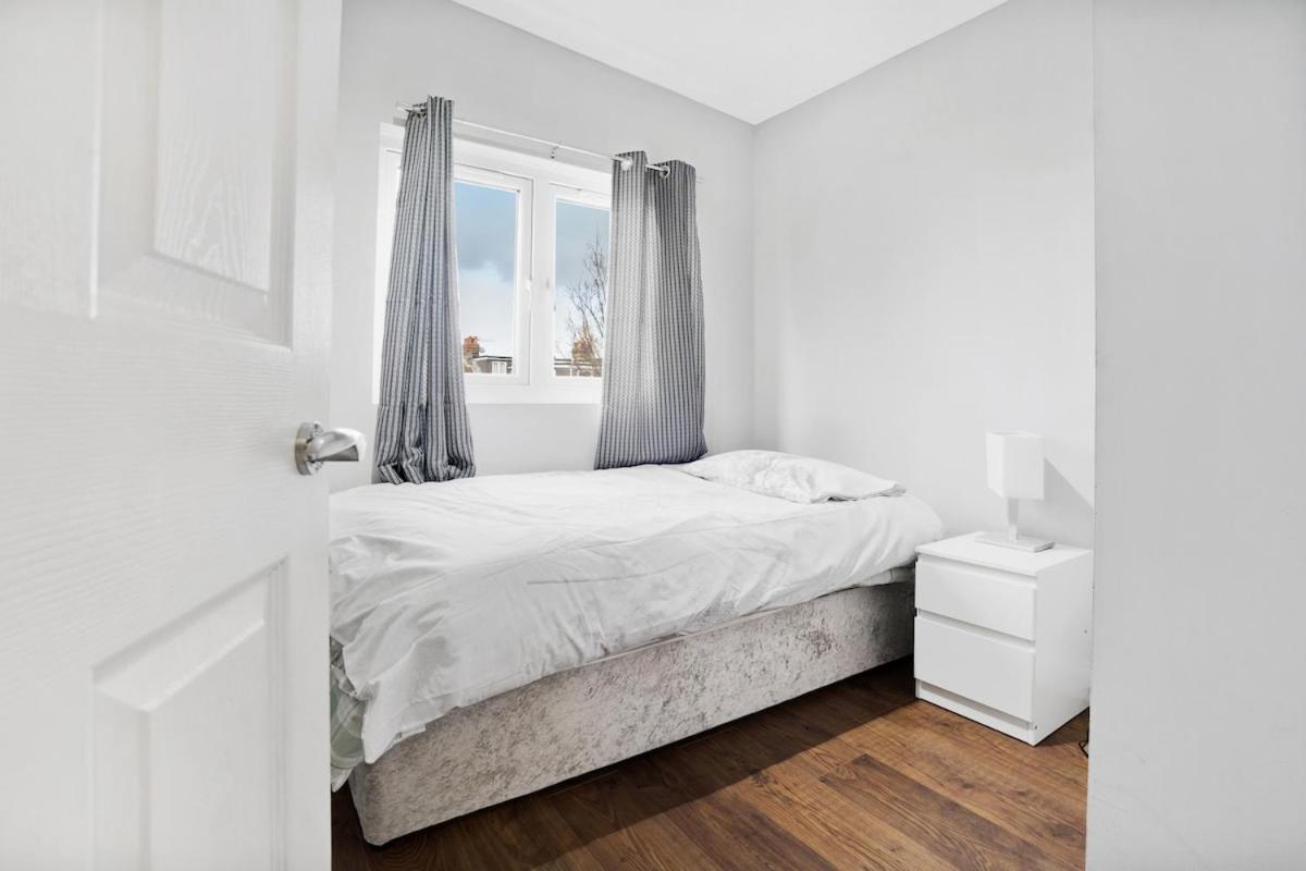 Appartamento 7 Bedroom, 3 Bathrooms, Garden, 20 Mins To Centre Londra