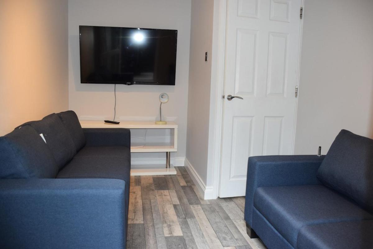 7 Bedroom, 3 Bathrooms, Garden, 20 Mins To Centre *