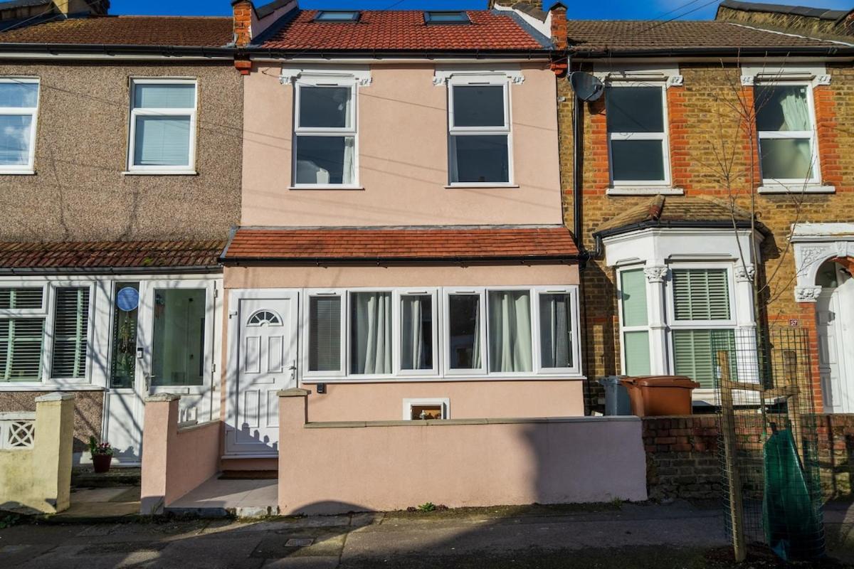 7 Bedroom, 3 Bathrooms, Garden, 20 Mins To Centre * Londra