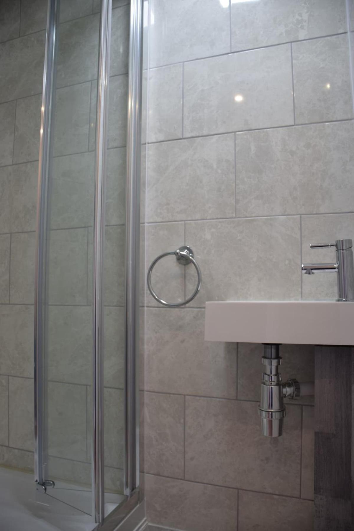 Appartamento 7 Bedroom, 3 Bathrooms, Garden, 20 Mins To Centre *