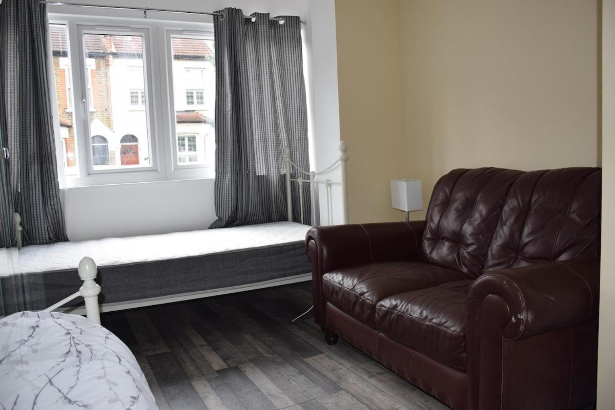 7 Bedroom, 3 Bathrooms, Garden, 20 Mins To Centre