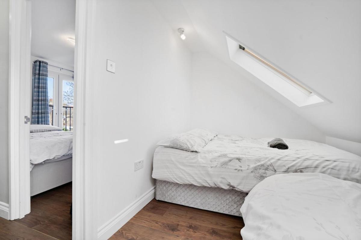 7 Bedroom, 3 Bathrooms, Garden, 20 Mins To Centre Londra