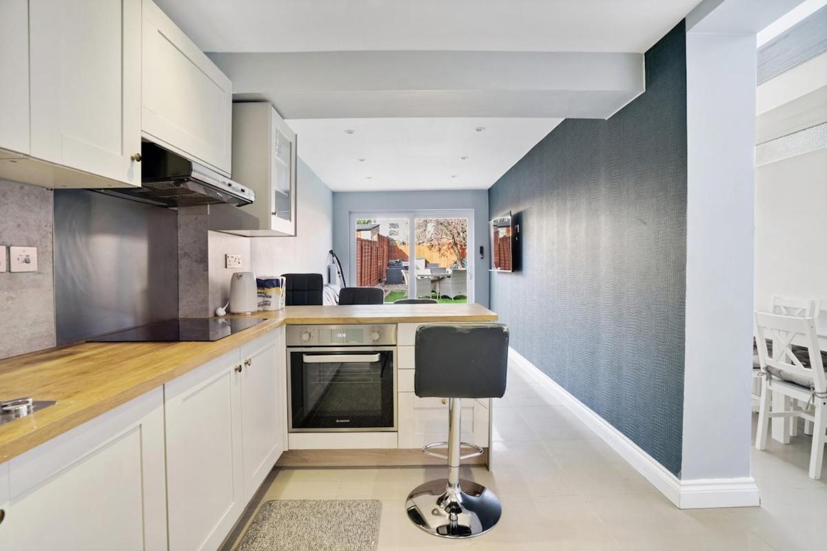 Appartamento 7 Bedroom, 3 Bathrooms, Garden, 20 Mins To Centre *